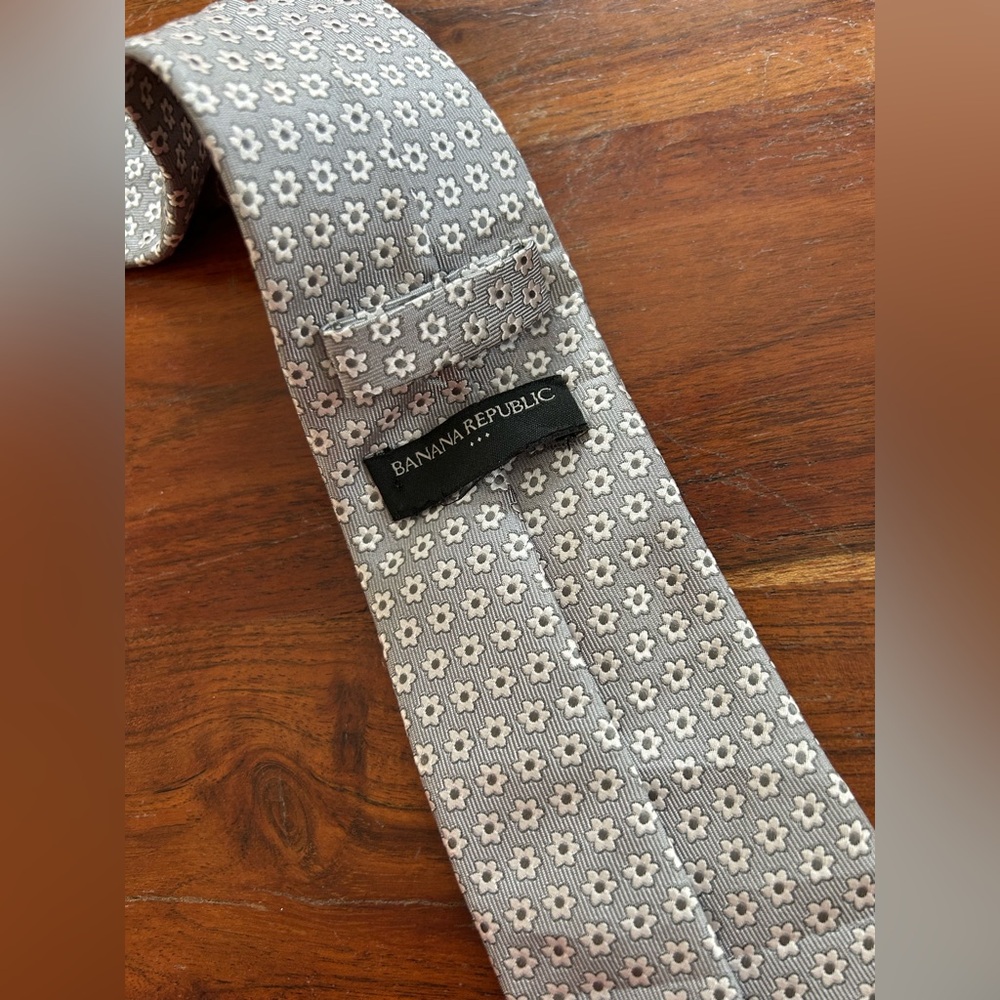 Banana republic floral spring men’s tie - Picture 3 of 5